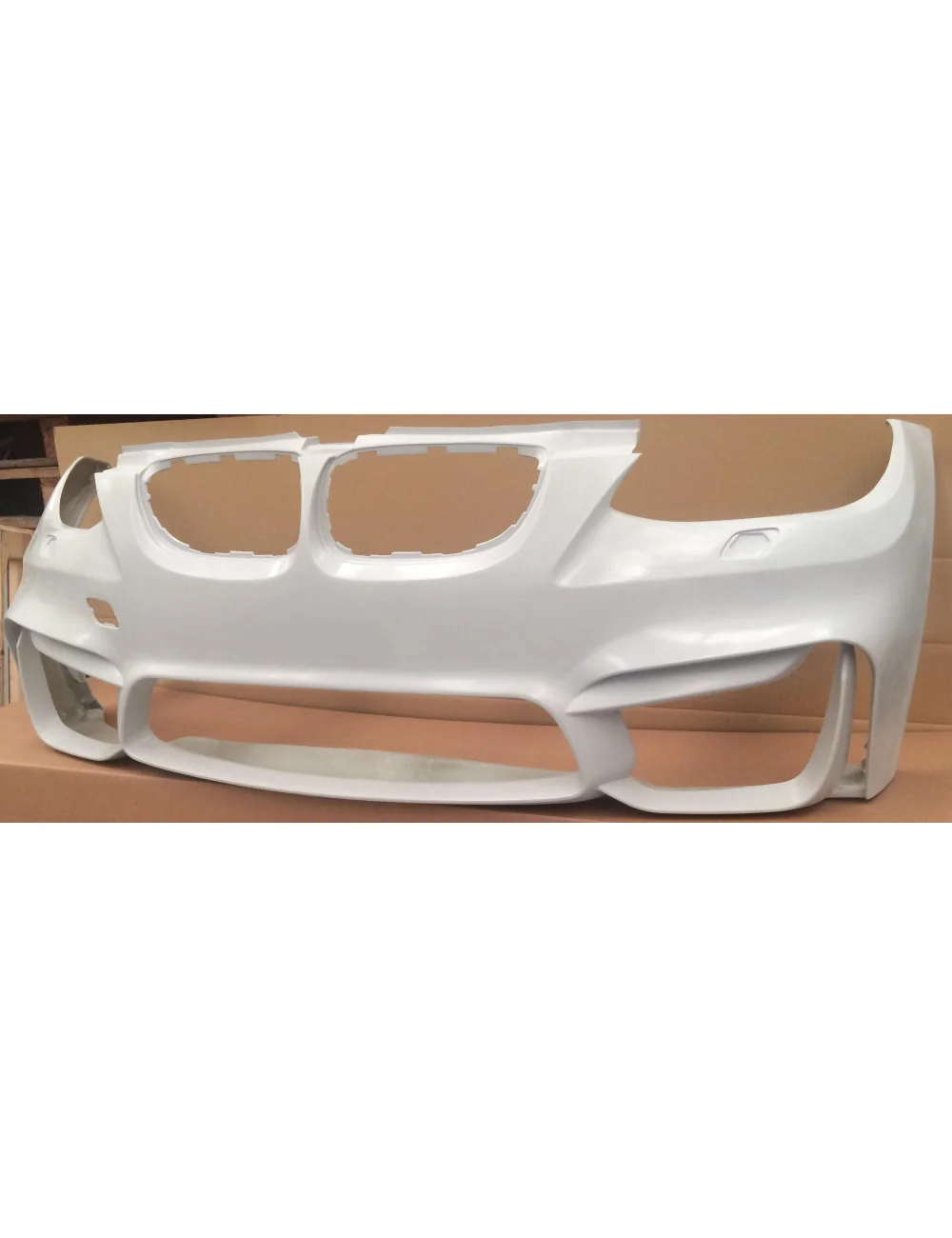 PARAURTI ANTERIORE IN VETRORESINA BMW SERIE 3 E92 M4 LOOK