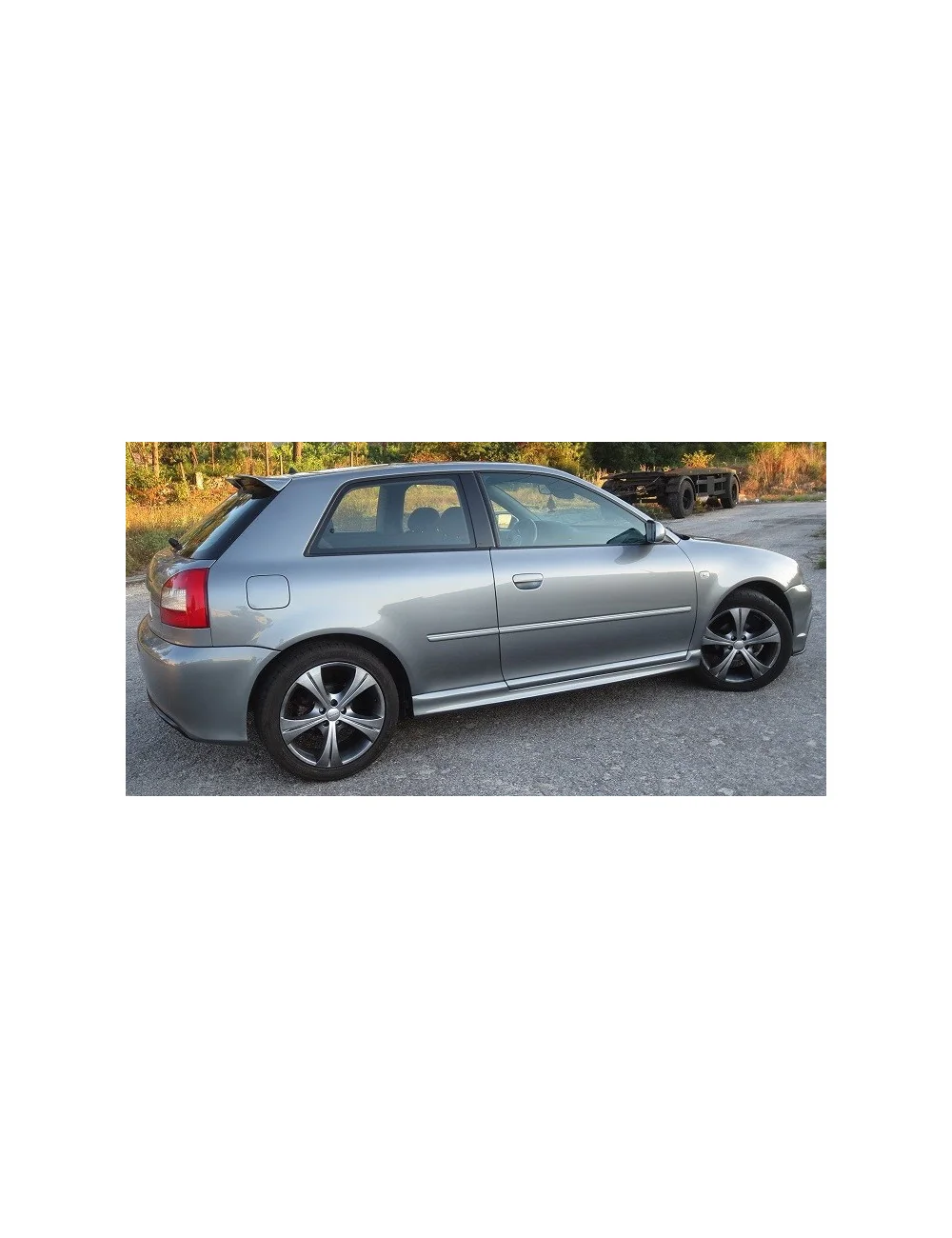 COPPIA MINIGONNE SOTTOPORTA IN VETRORESINA AUDI A3 8L LOOK RS3