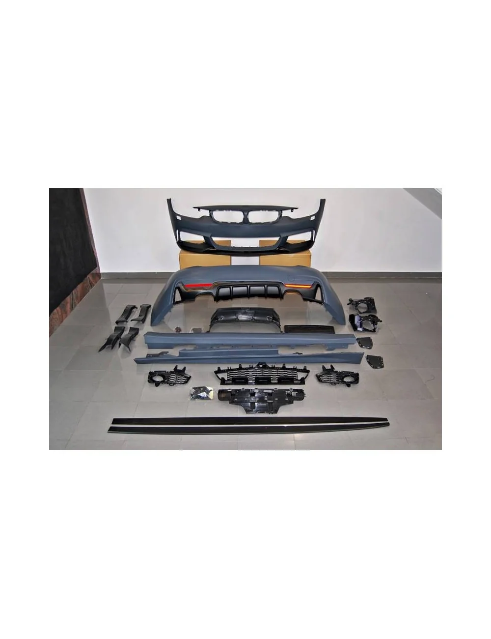 KIT ESTETICI BMW F32/ F33 LOOK M PERFORMANCE 2 USCITE DOPPIO